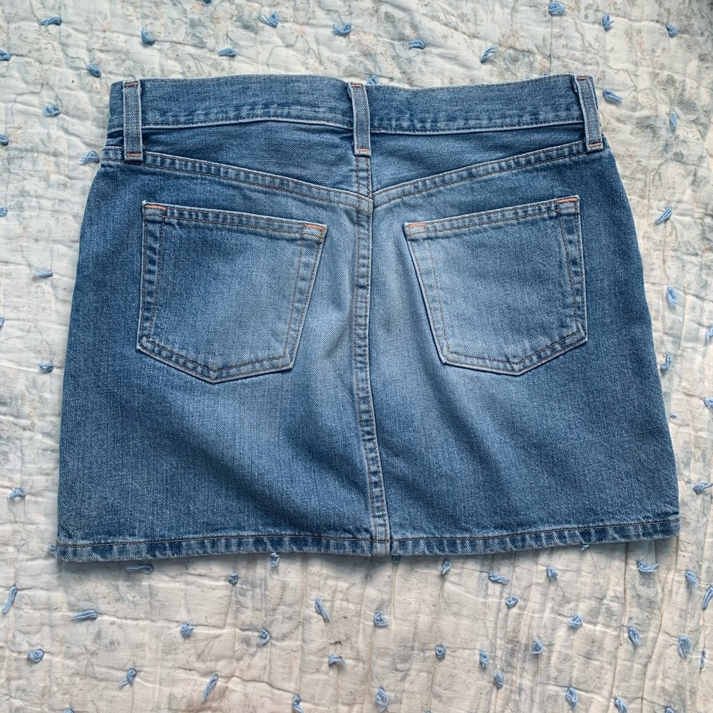Gap skirt